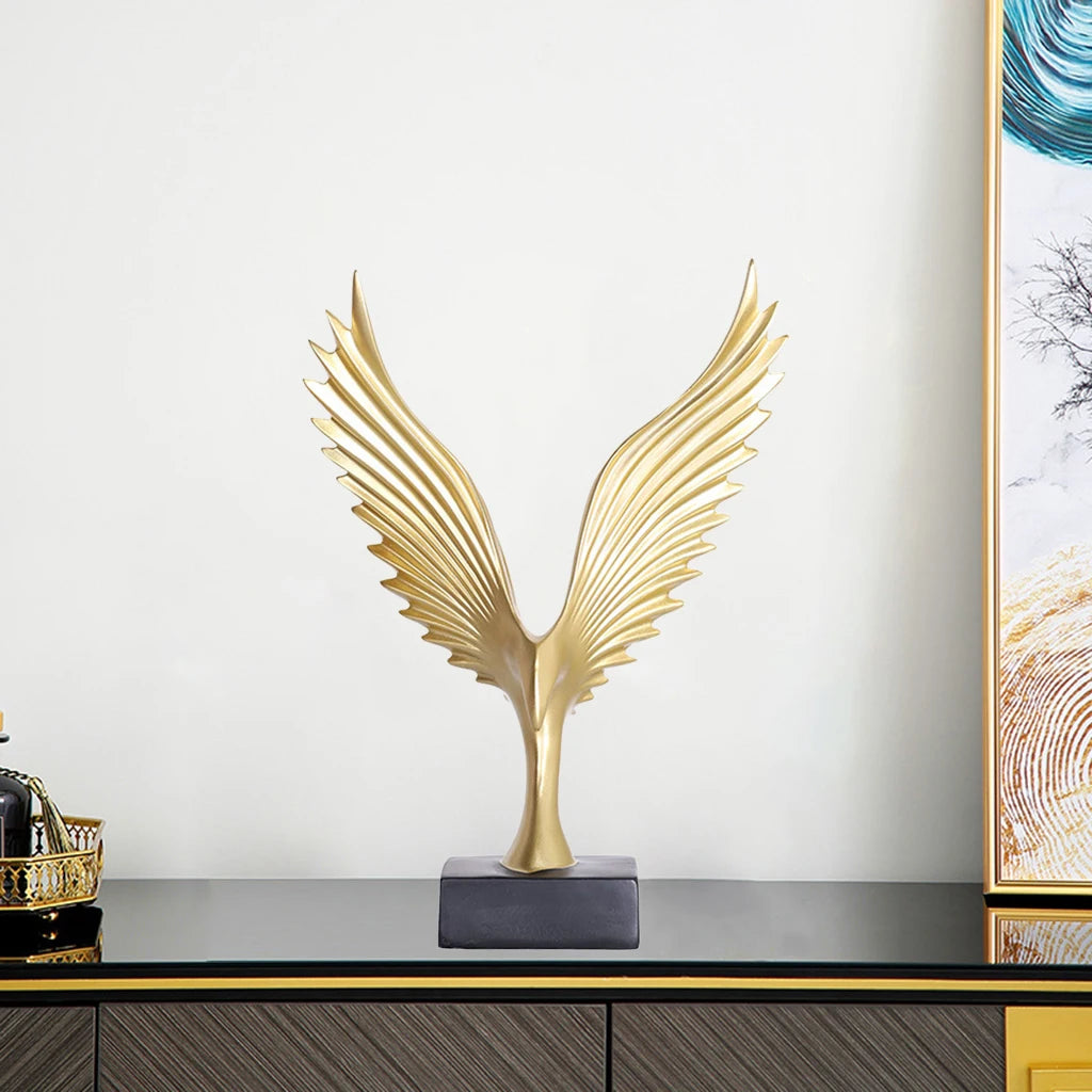 Engelsflügel-Statue – Abstrakte goldene Skulptur aus Resin für elegante Wohnraumdeko
