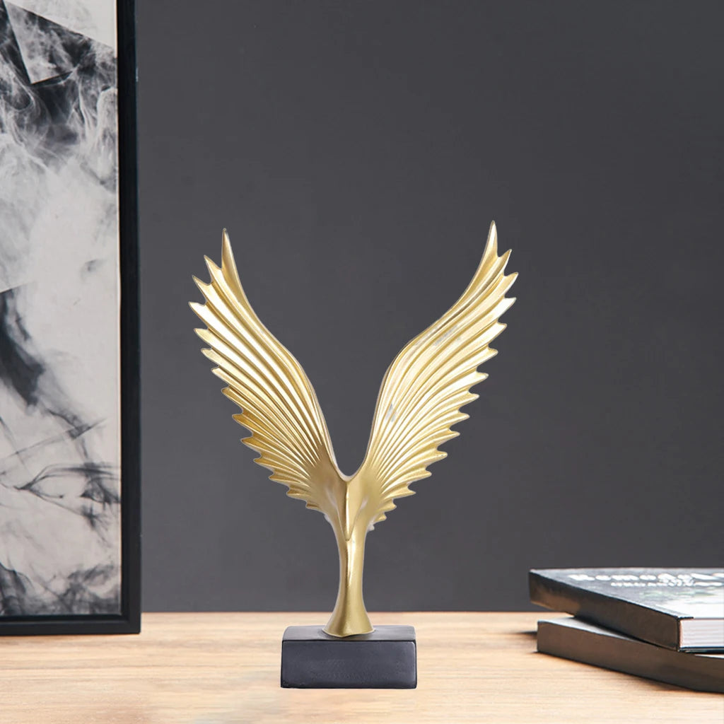 Engelsflügel-Statue – Abstrakte goldene Skulptur aus Resin für elegante Wohnraumdeko